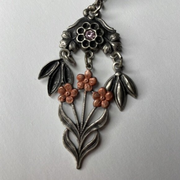 Floral‎ Dangly Earrings - Picture 5 of 5